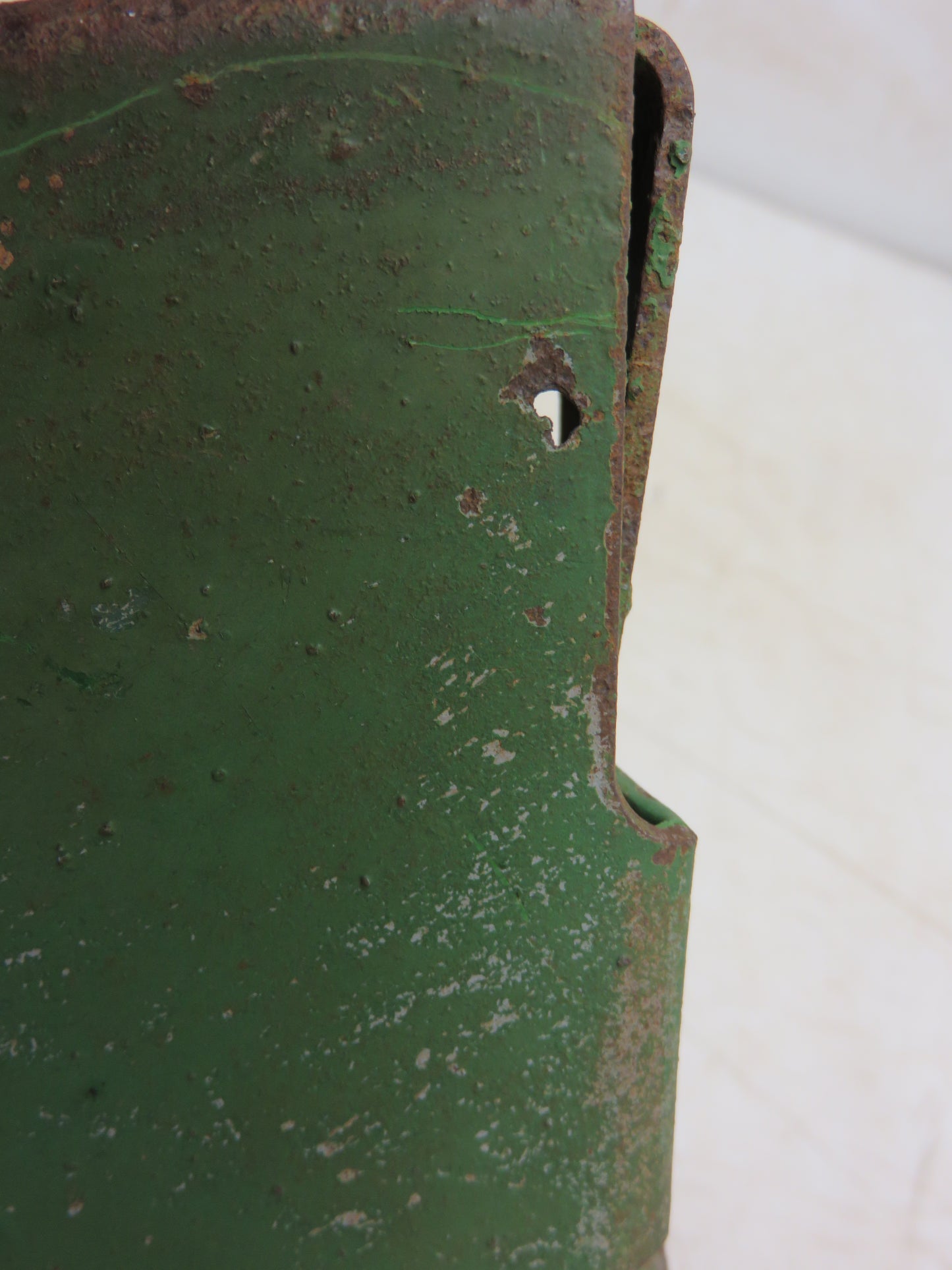 AM932T John Deere Right Side Footrest For MT