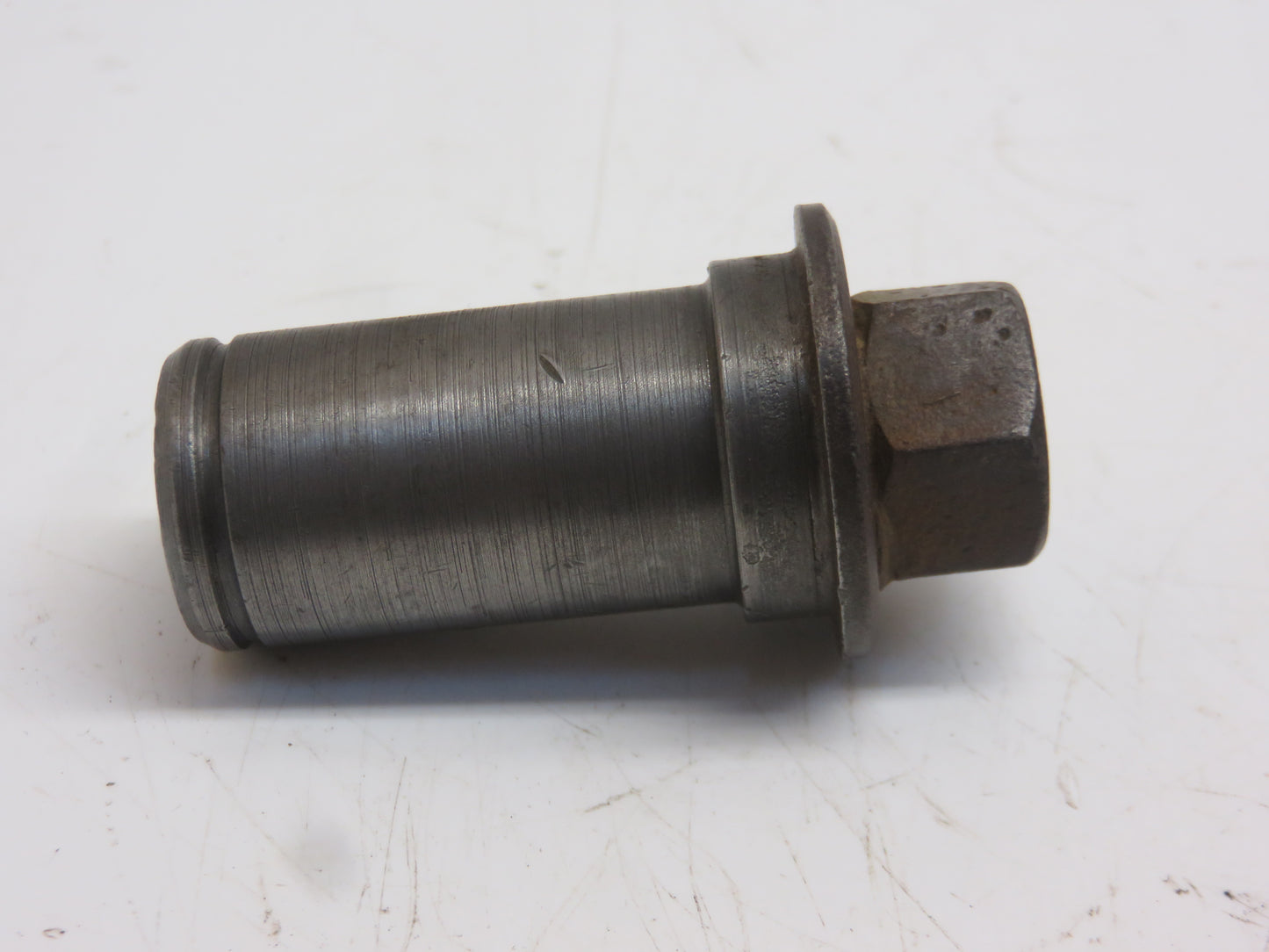 AF2889R John Deere Oil Filter Nut For 520, 620, 720, 820, 530, 630, 730, 830