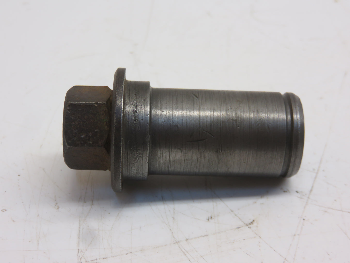 AF2889R John Deere Oil Filter Nut For 520, 620, 720, 820, 530, 630, 730, 830