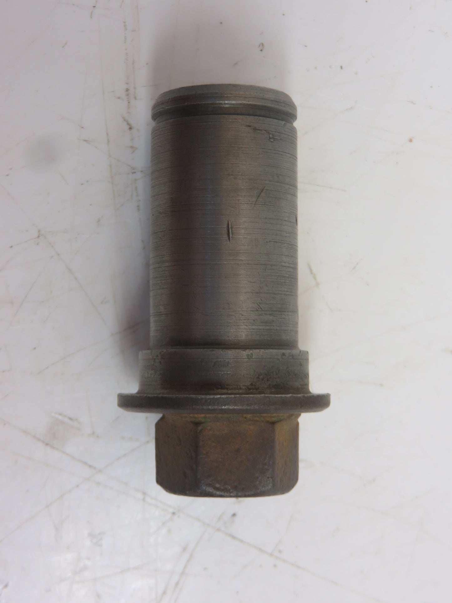 AF2889R John Deere Oil Filter Nut For 520, 620, 720, 820, 530, 630, 730, 830