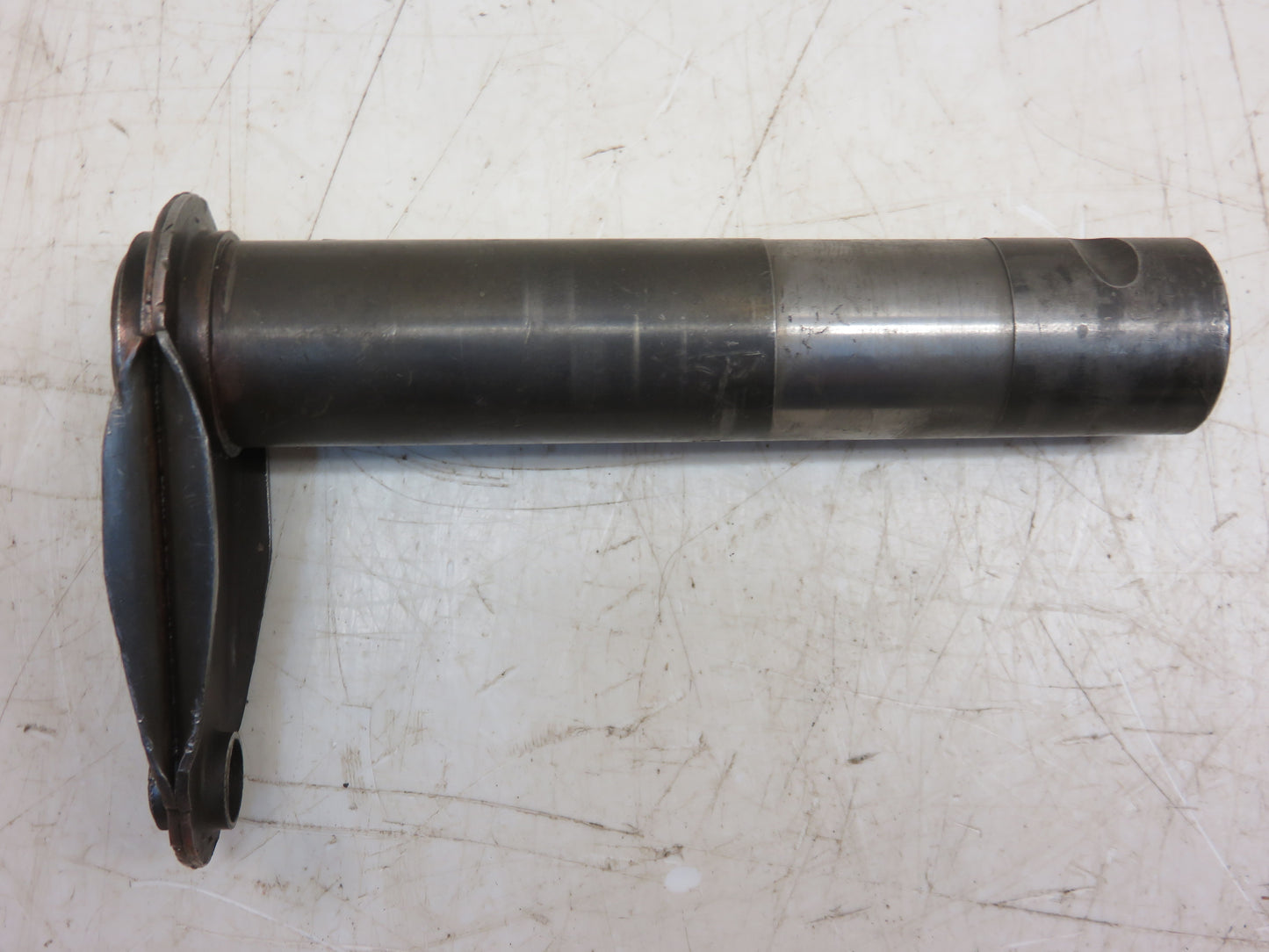 AM322T, AM686T John Deere Clutch Control Shaft For M, 40, 320, 420, 330, 430, 435