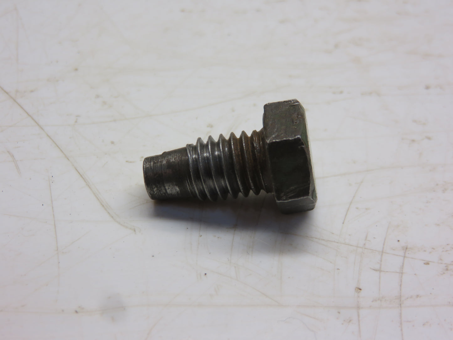 R28007 John Deere Throttle Handle Bolt For 1010, 2010, 2510, 3010, 4010, 5010
