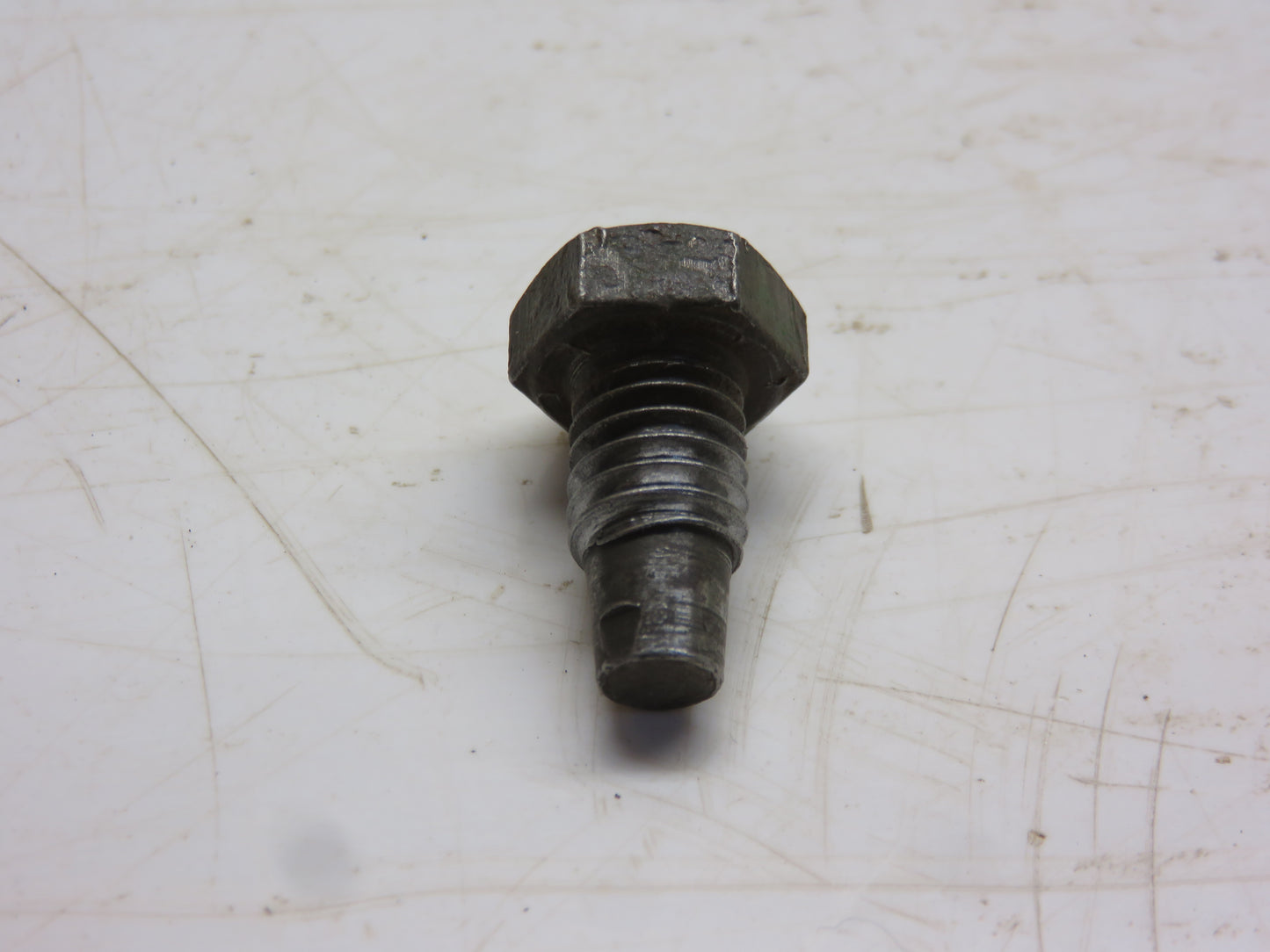 R28007 John Deere Throttle Handle Bolt For 1010, 2010, 2510, 3010, 4010, 5010