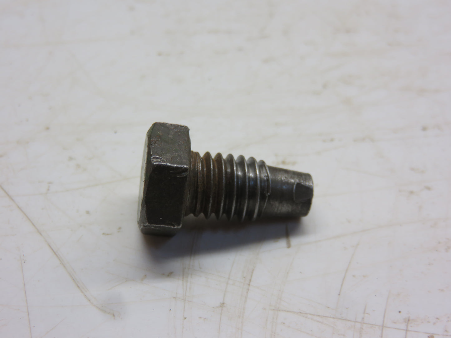 R28007 John Deere Throttle Handle Bolt For 1010, 2010, 2510, 3010, 4010, 5010