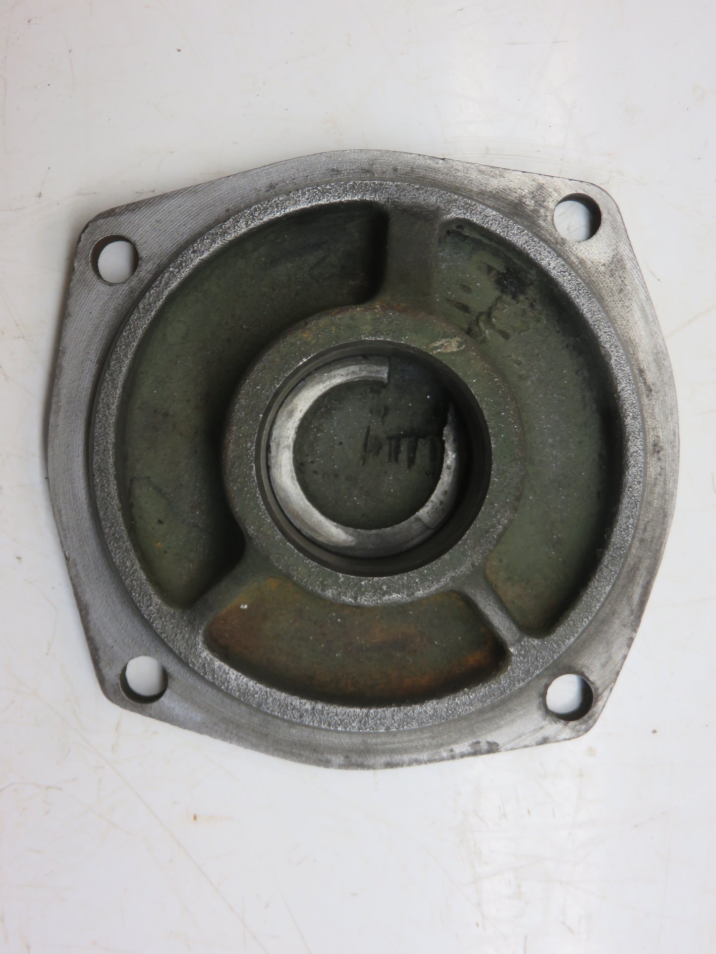R305R, AR923R John Deere Governor Bearing Housing For R, 80, 820, 830