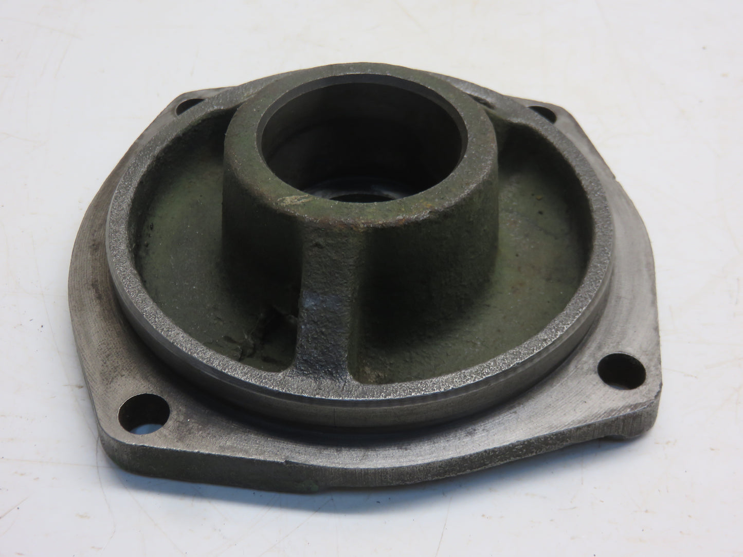 R305R, AR923R John Deere Governor Bearing Housing For R, 80, 820, 830