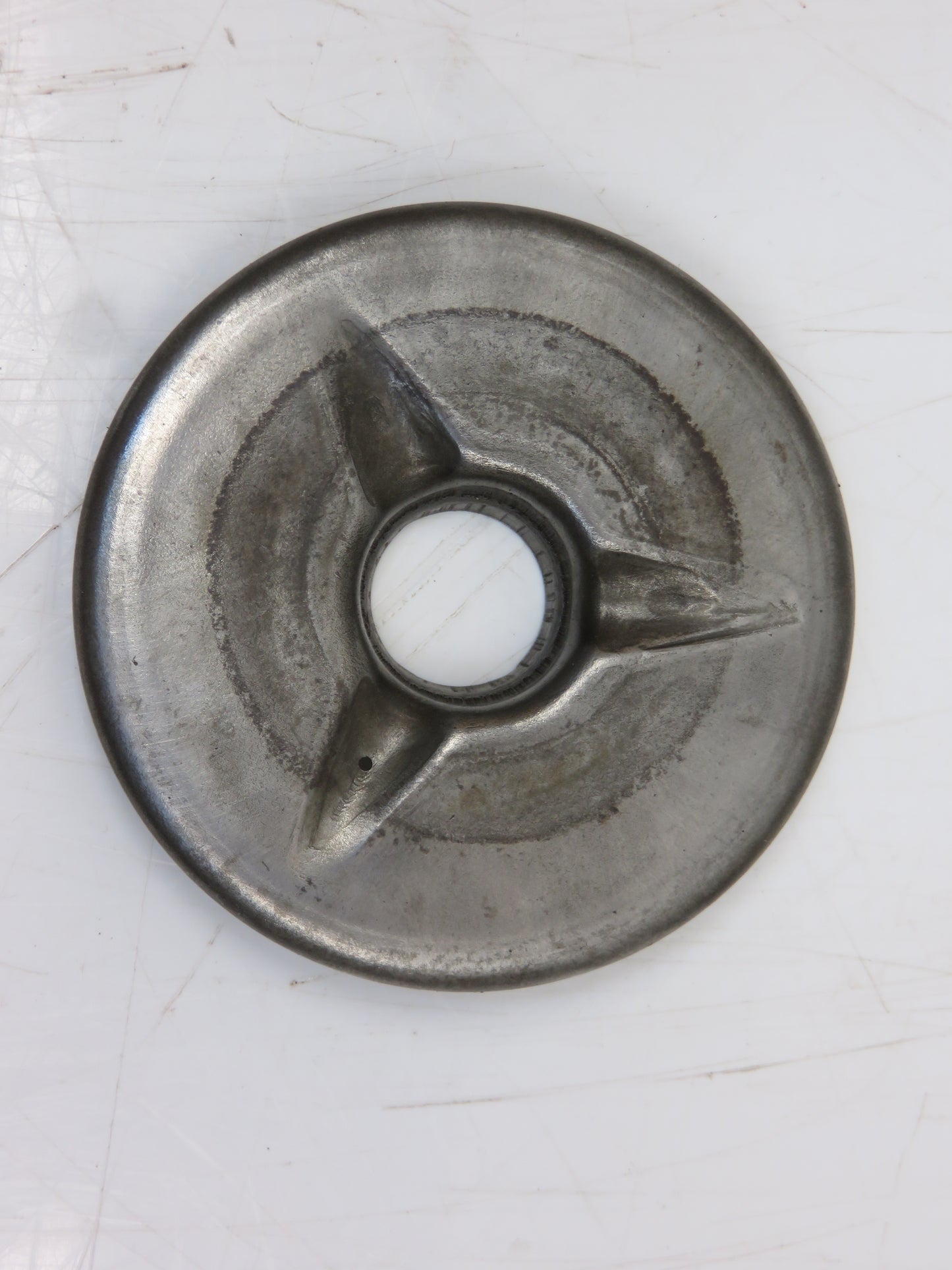 M293T John Deere Oil Filter Upper Sealing Plate For M, MT, 40, 320, 420, 330, 430, 1010, 2010