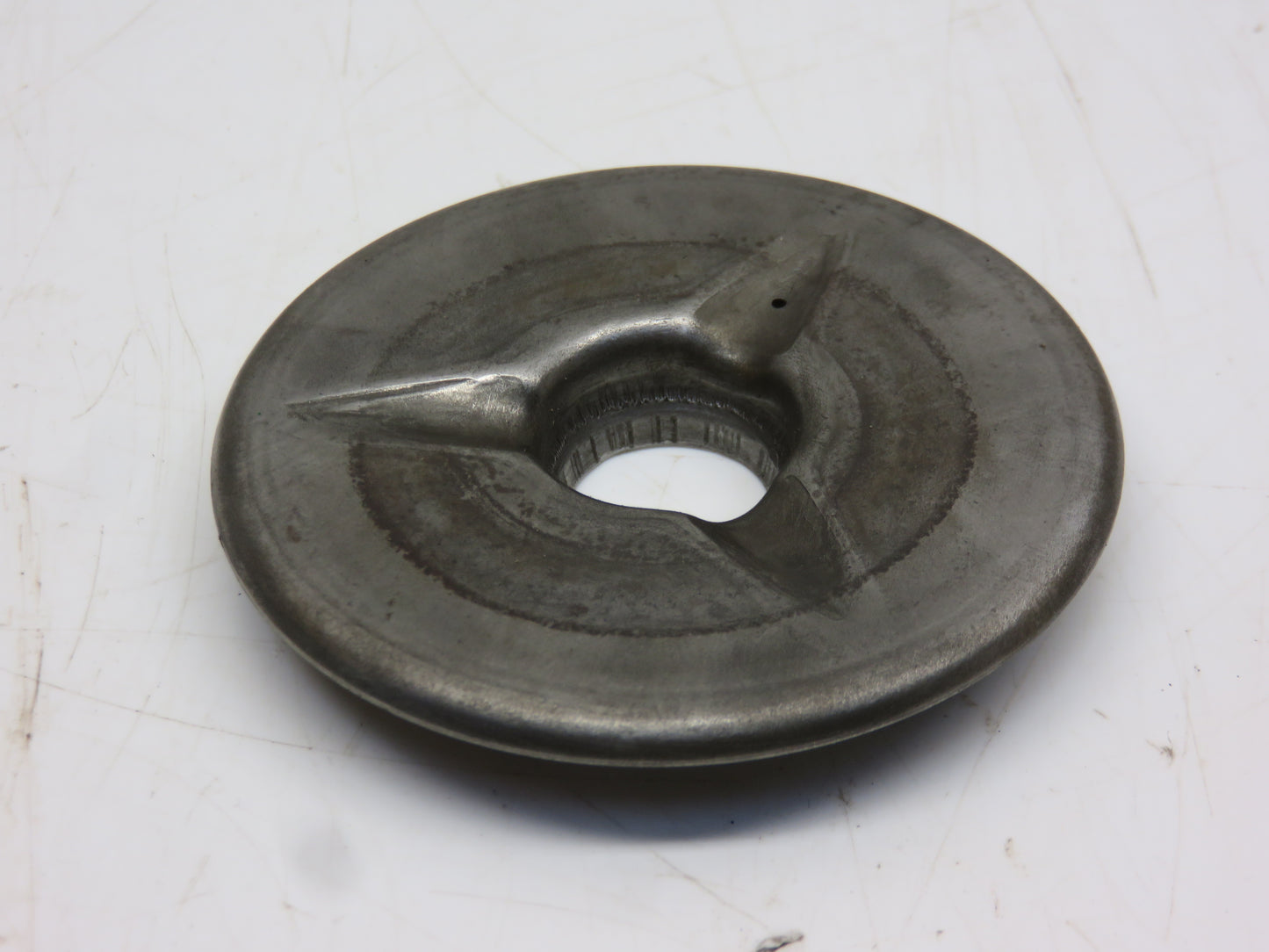 M293T John Deere Oil Filter Upper Sealing Plate For M, MT, 40, 320, 420, 330, 430, 1010, 2010