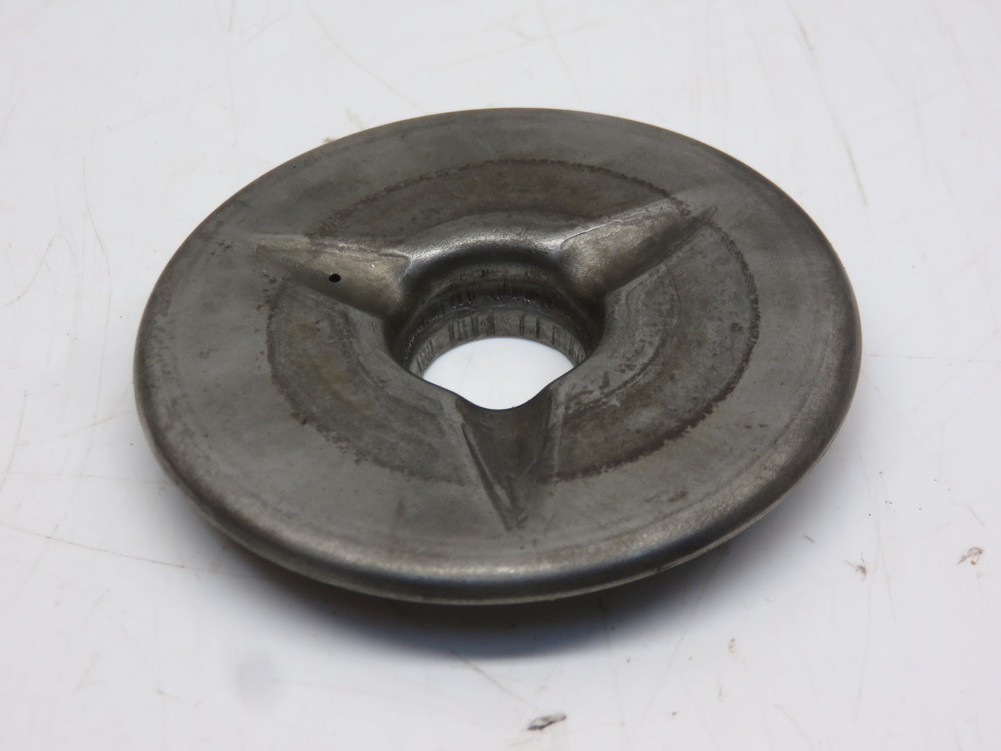 M293T John Deere Oil Filter Upper Sealing Plate For M, MT, 40, 320, 420, 330, 430, 1010, 2010