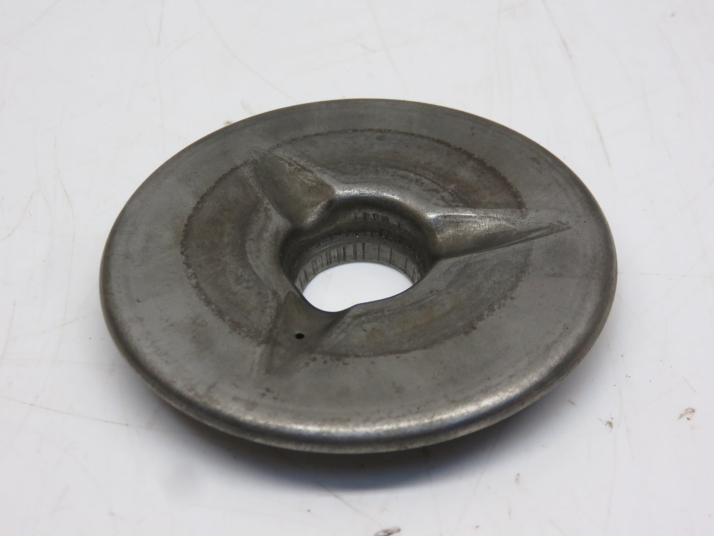 M293T John Deere Oil Filter Upper Sealing Plate For M, MT, 40, 320, 420, 330, 430, 1010, 2010