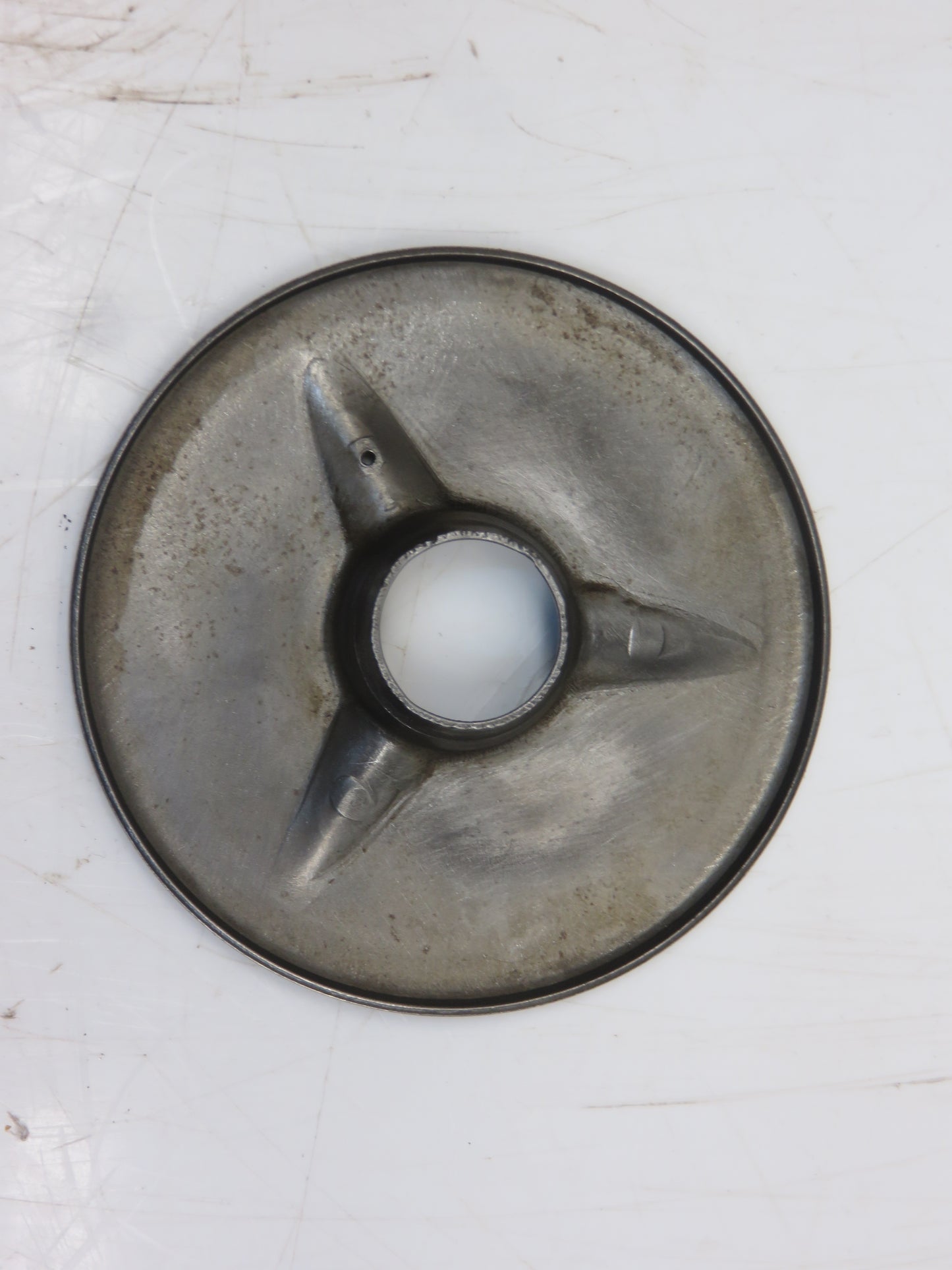 M293T John Deere Oil Filter Upper Sealing Plate For M, MT, 40, 320, 420, 330, 430, 1010, 2010