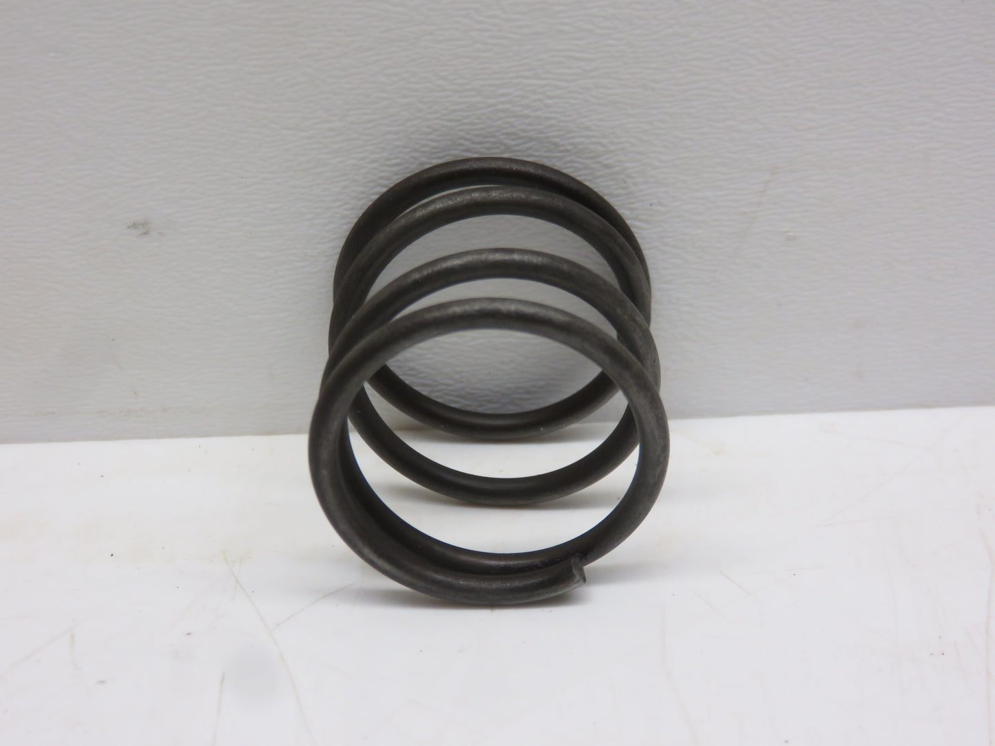 M90T John Deere Oil Filter Bottom Plate Spring For M, MT, 40, 320, 420, 330, 430, 1010, 2010