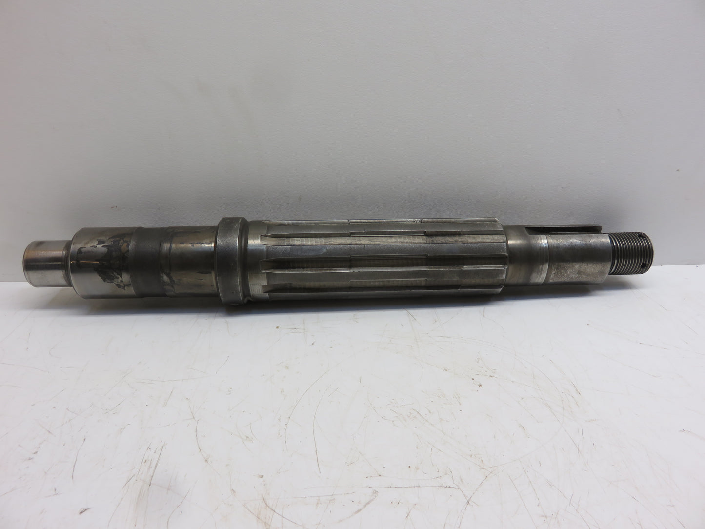 AA6520R John Deere Countershaft For 620, 630