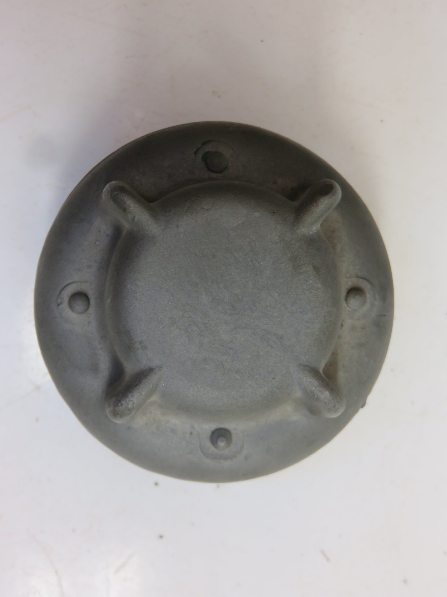 AR30697, R32715 John Deere Hydraulic Oil Fill Cap For 2510, 3020, 4020, 5020, 6030