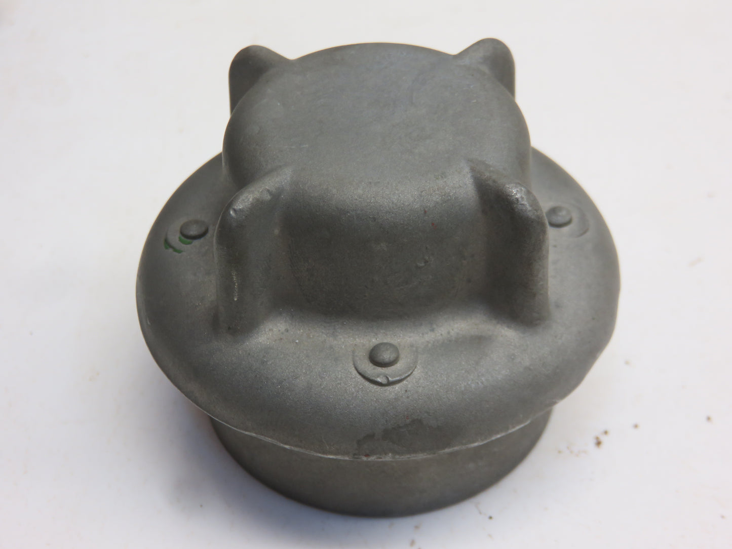 AR30697, R32715 John Deere Hydraulic Oil Fill Cap For 2510, 3020, 4020, 5020, 6030