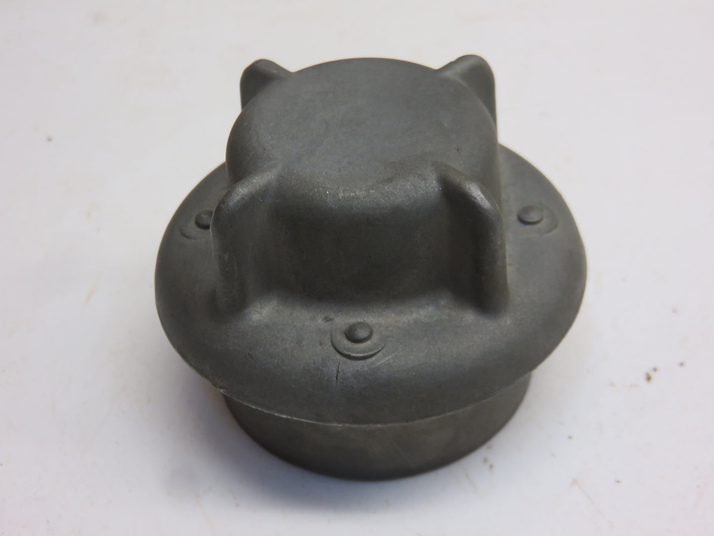 AR30697, R32715 John Deere Hydraulic Oil Fill Cap For 2510, 3020, 4020, 5020, 6030