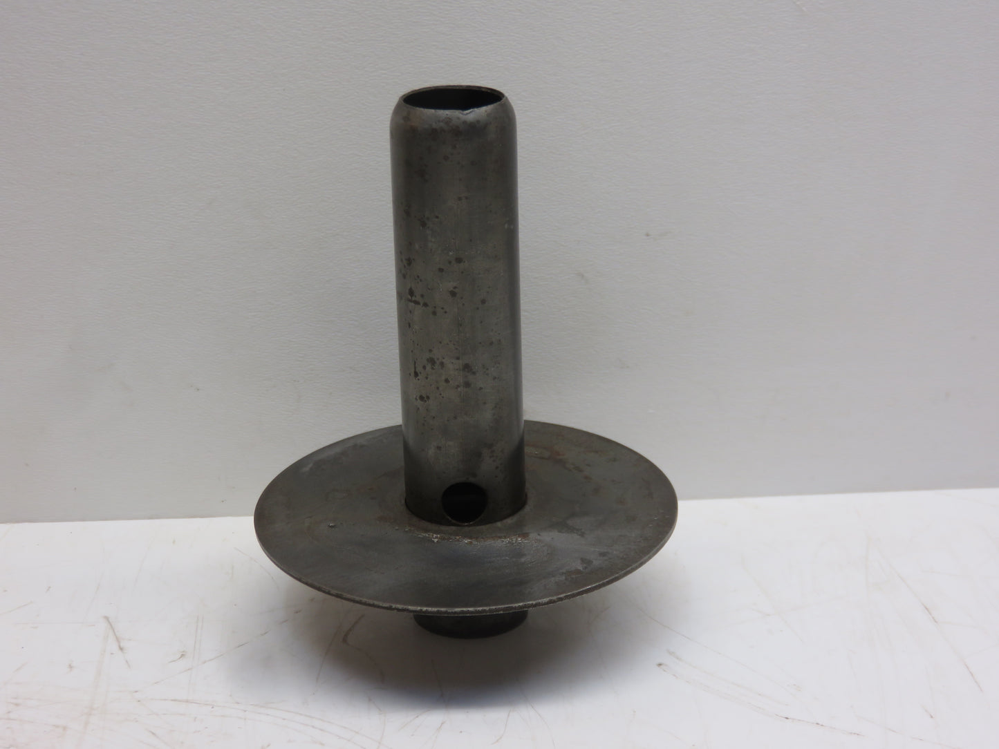 AA2096R John Deere Oil Filter Outlet For A, B, D, G, R, 50, 60, 70, 520, 620, 720, 530, 630, 730