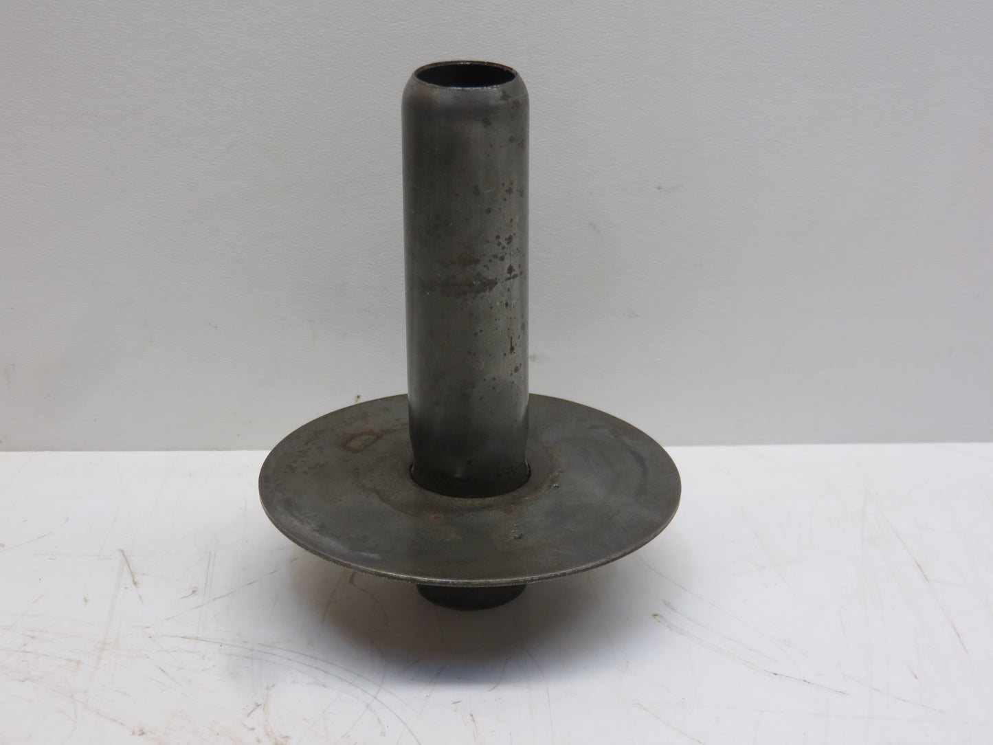 AA2096R John Deere Oil Filter Outlet For A, B, D, G, R, 50, 60, 70, 520, 620, 720, 530, 630, 730