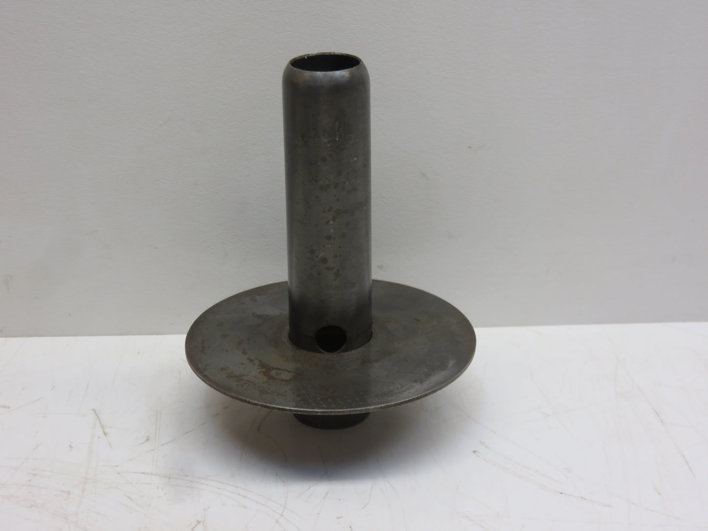 AA2096R John Deere Oil Filter Outlet For A, B, D, G, R, 50, 60, 70, 520, 620, 720, 530, 630, 730