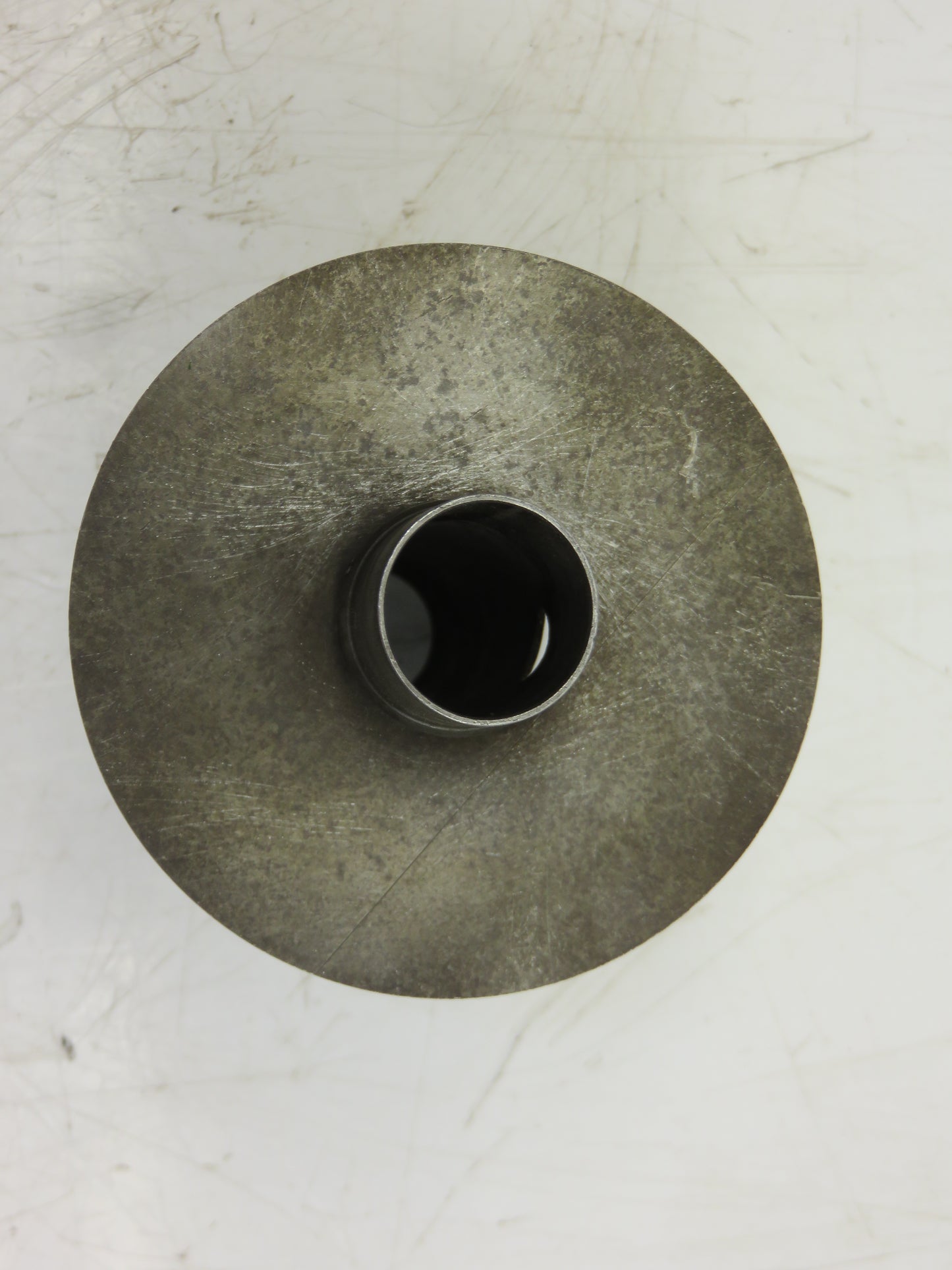 AA2096R John Deere Oil Filter Outlet For A, B, D, G, R, 50, 60, 70, 520, 620, 720, 530, 630, 730