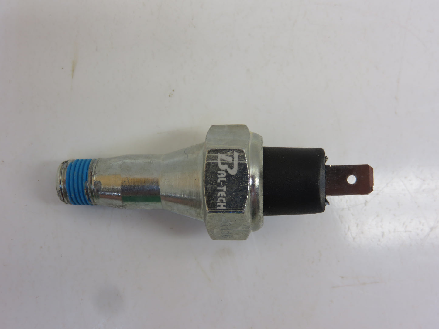 AR27977 John Deere Oil Pressure Switch For 720, 820, 730, 830, 1010, 2010, 3010, 4010