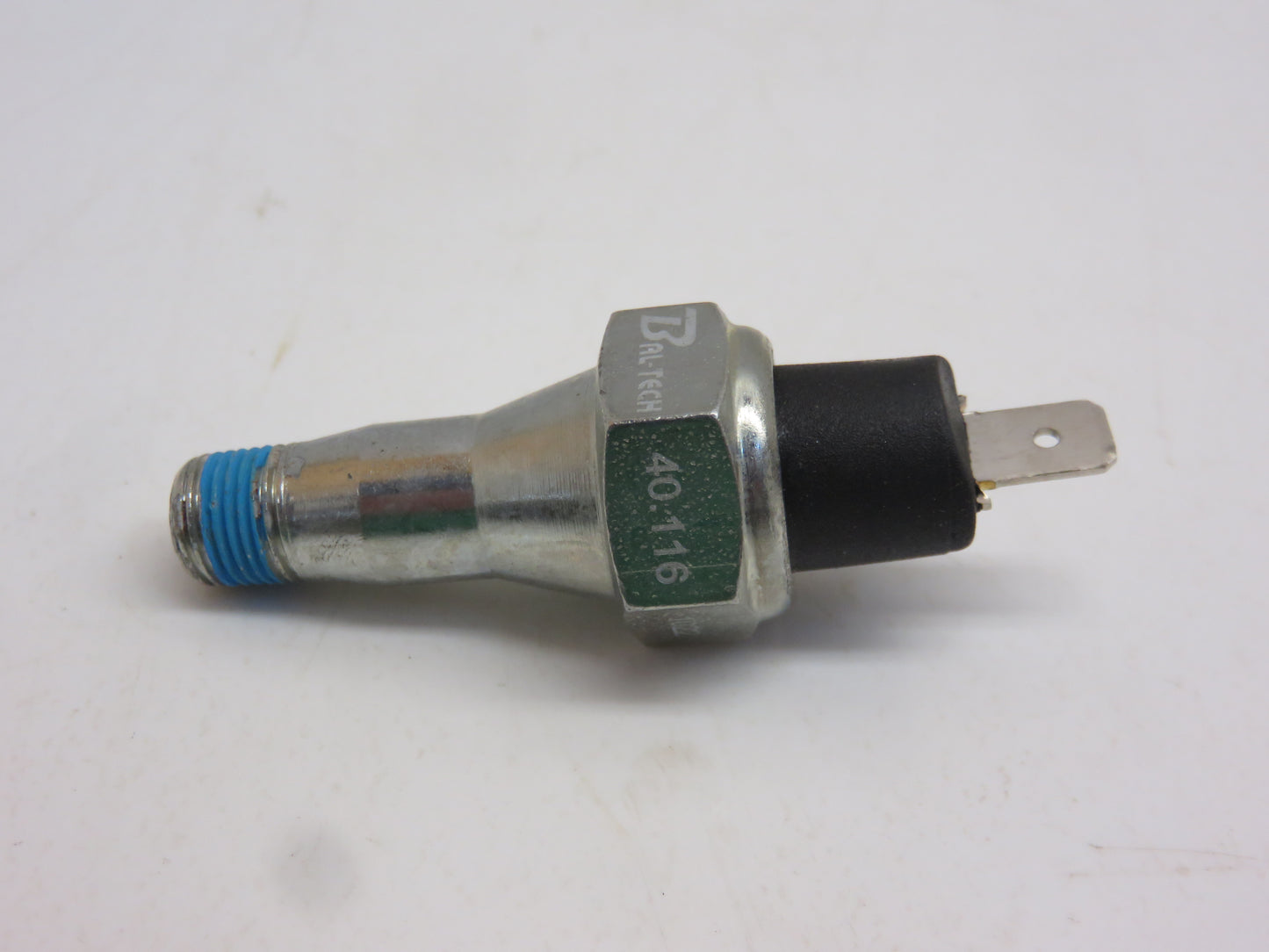 AR27977 John Deere Oil Pressure Switch For 720, 820, 730, 830, 1010, 2010, 3010, 4010