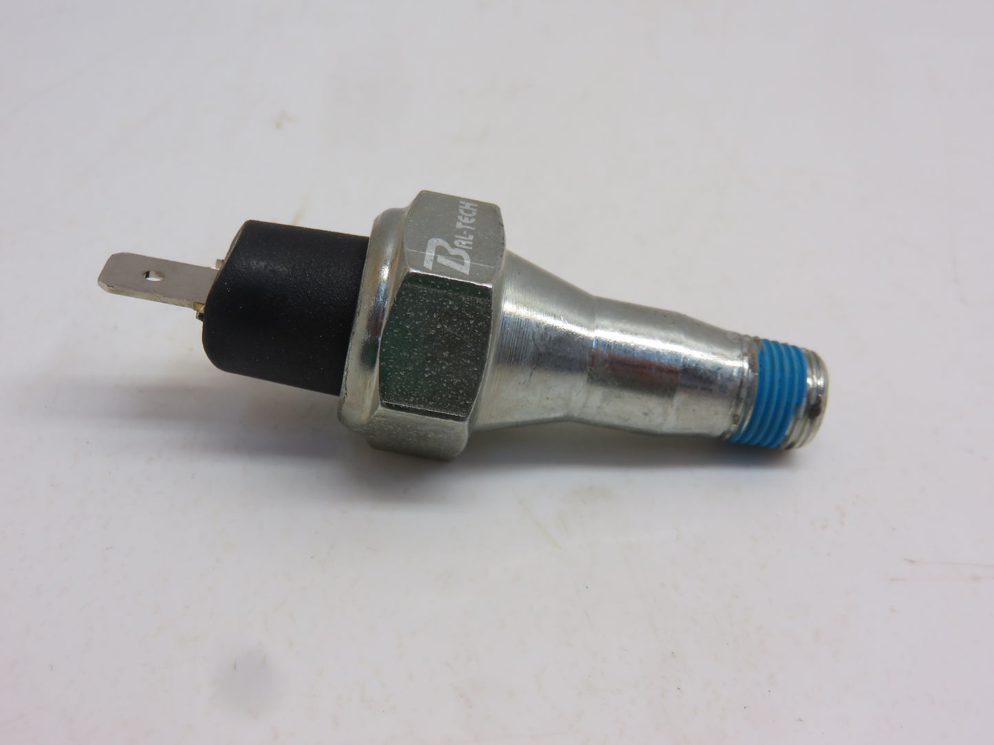 AR27977 John Deere Oil Pressure Switch For 720, 820, 730, 830, 1010, 2010, 3010, 4010
