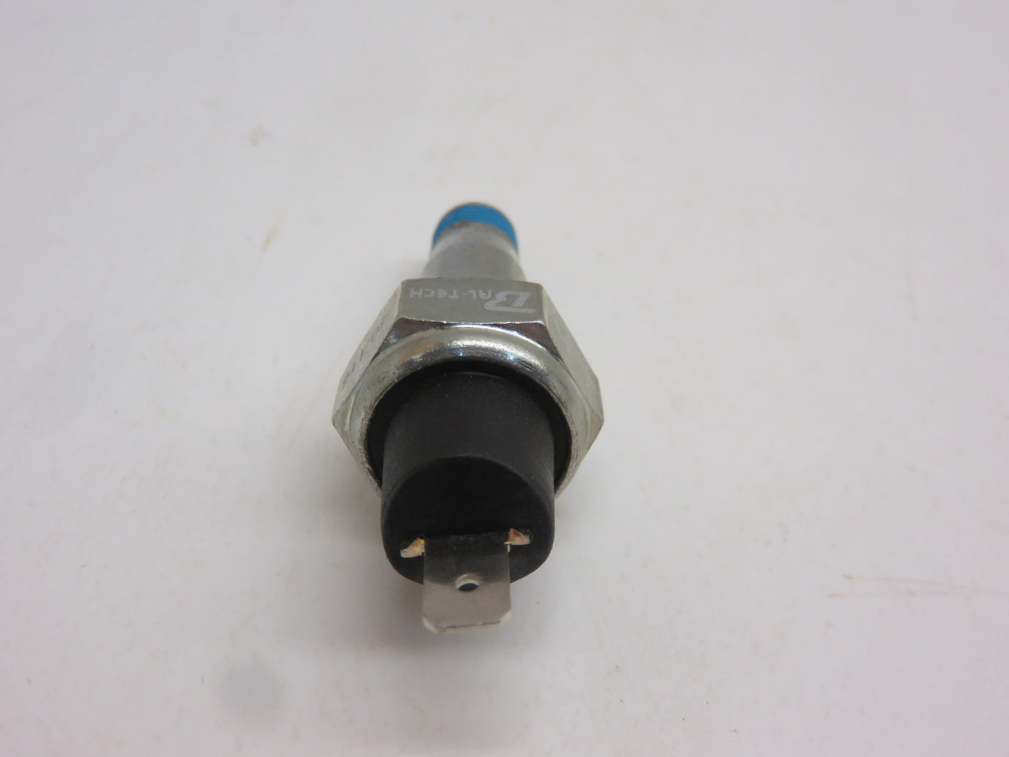 AR27977 John Deere Oil Pressure Switch For 720, 820, 730, 830, 1010, 2010, 3010, 4010