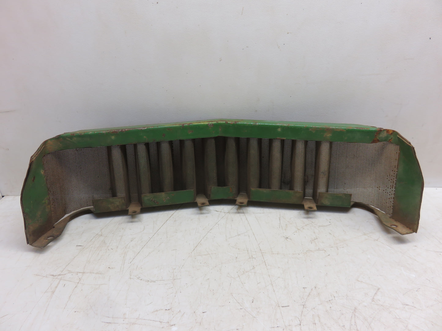 AR38233 John Deere Front Grille Screen For 2510, 2520