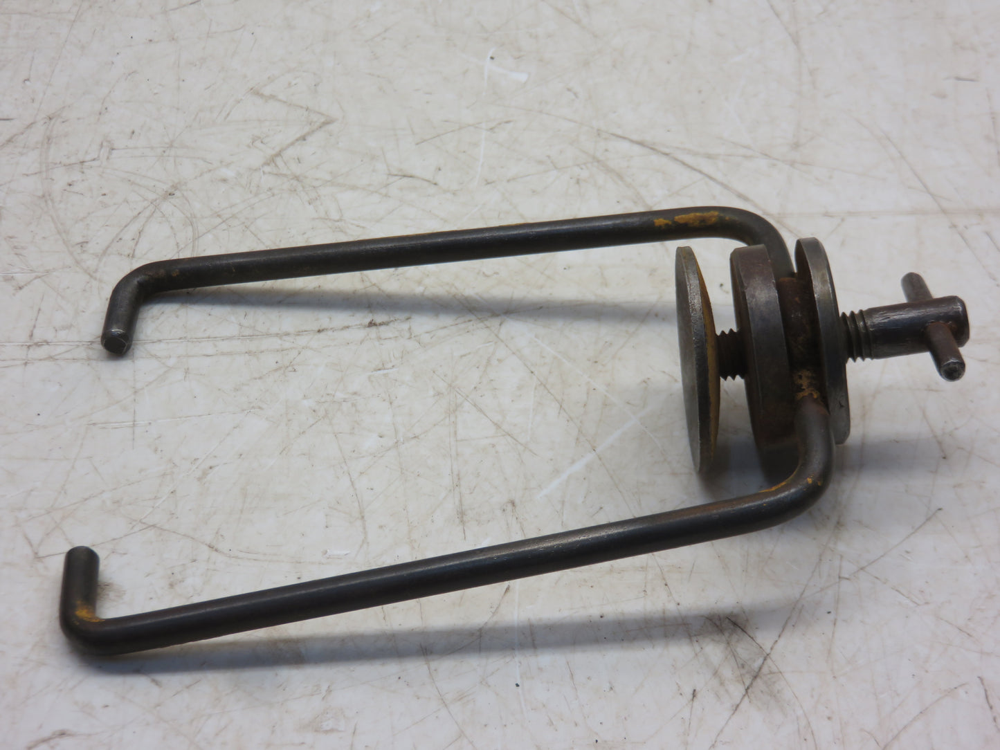 AR474R R485R John Deere Fuel Sediment Bowl Bail For R, 80, 820, 830