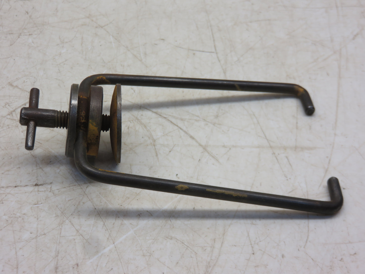 AR474R R485R John Deere Fuel Sediment Bowl Bail For R, 80, 820, 830