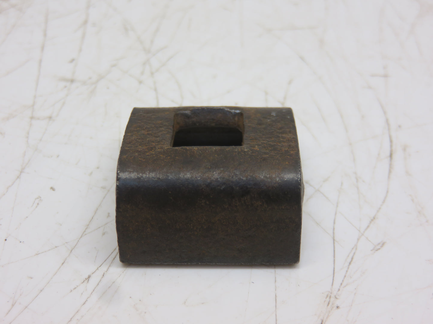 B1441R John Deere Hood And Fuel Tank Clip For A, AR, AO, B, G, H, 50, 60, 520, 620