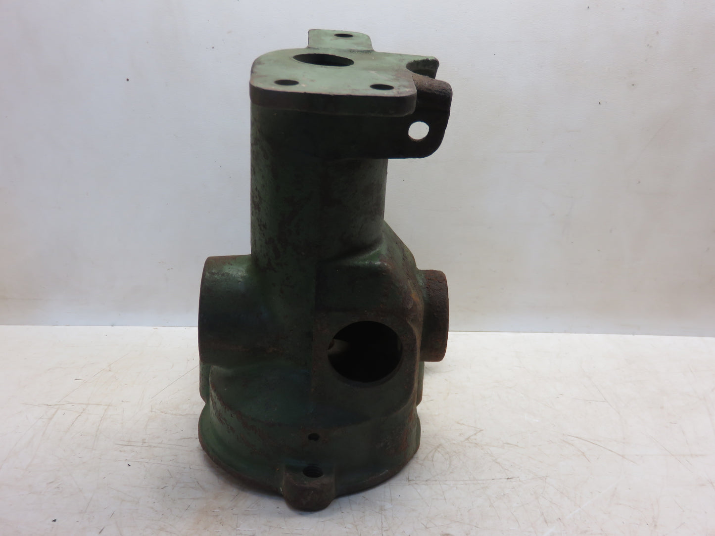 J1684N John Deere NOS Right Hand Gear Box Housing For 101 Corn Picker