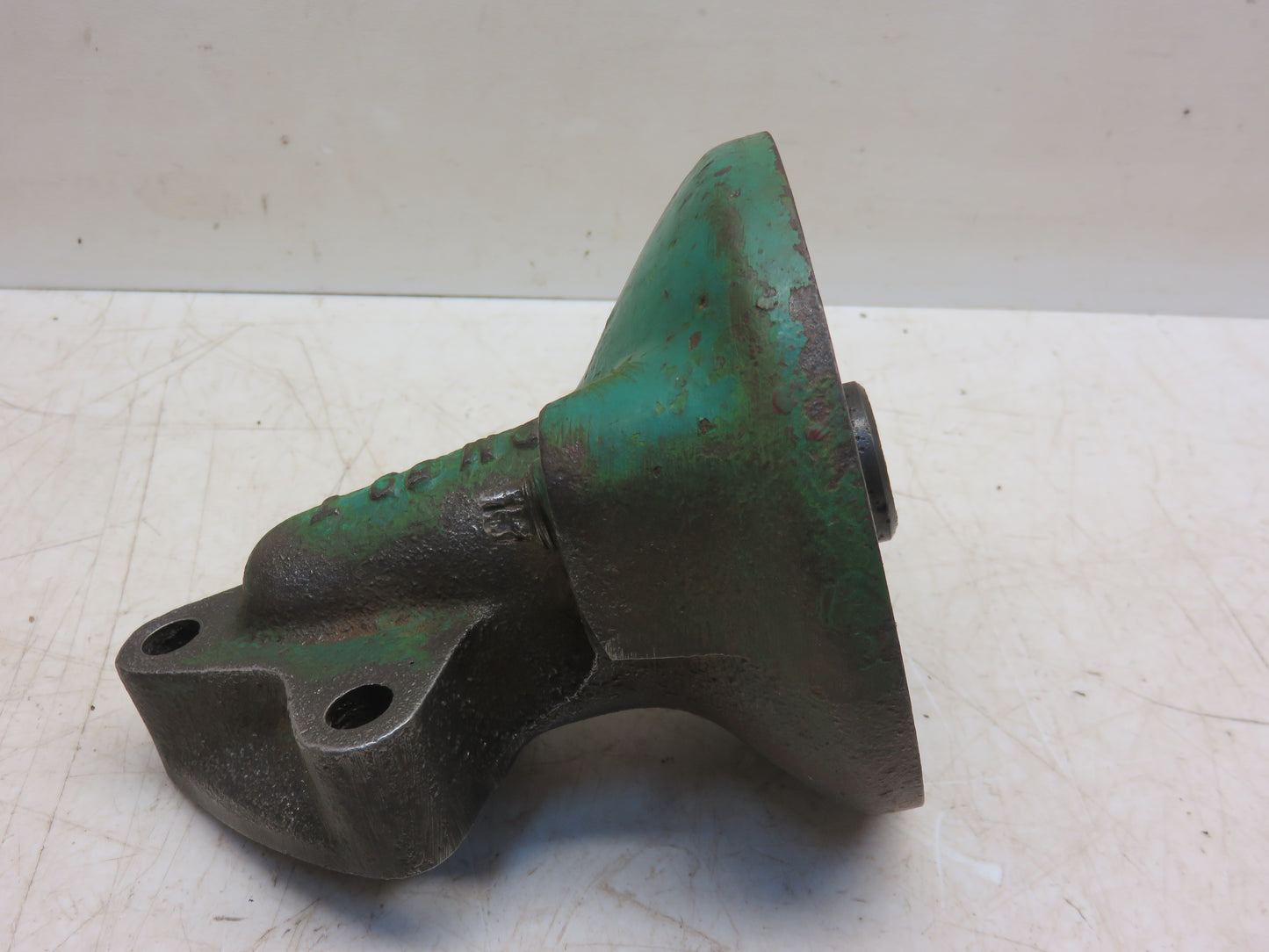 M59T, AM736T John Deere Engine Oil Filter Base For M, 40, 320, 420, 330, 430