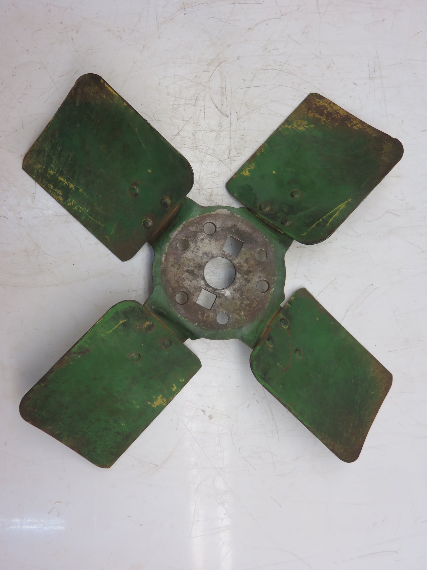 AB3315R John Deere Fan Blade For B, 50, 520, 530