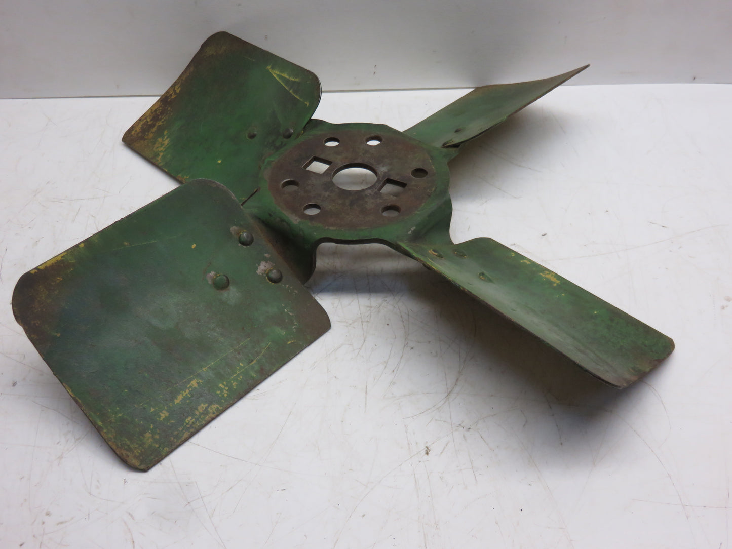 AB3315R John Deere Fan Blade For B, 50, 520, 530