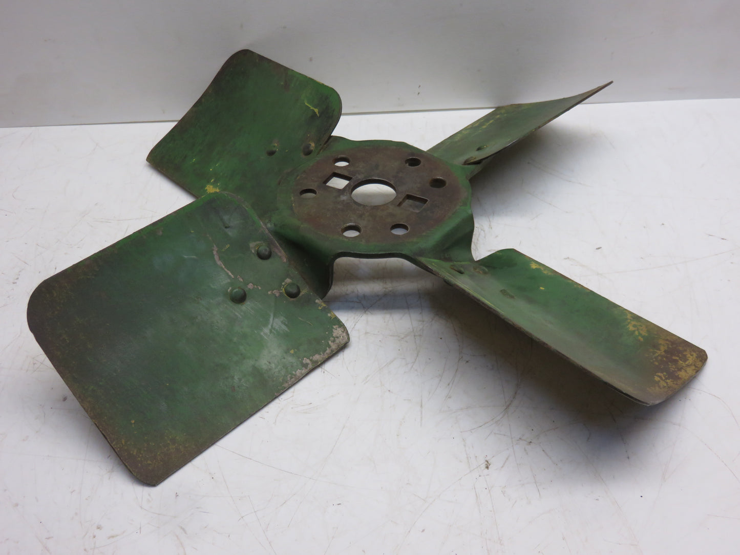 AB3315R John Deere Fan Blade For B, 50, 520, 530