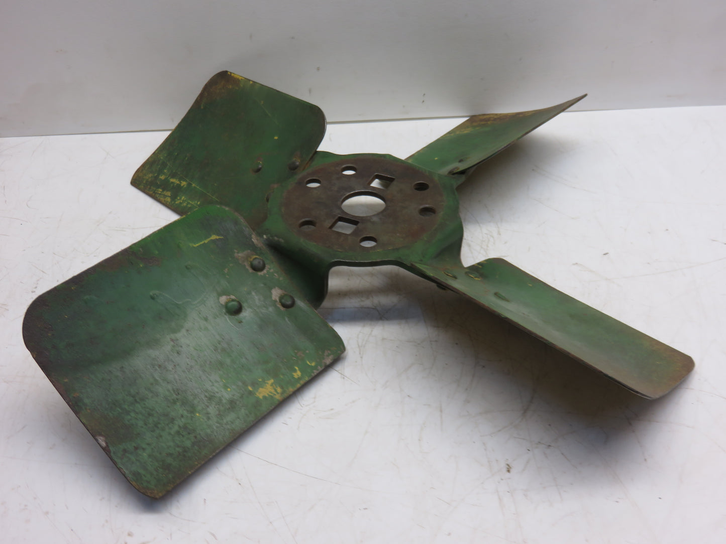 AB3315R John Deere Fan Blade For B, 50, 520, 530