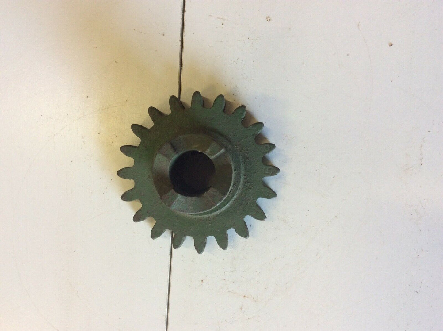 H456M John Deere NOS Feed Shaft Gear With 20 Teeth For Number 7 Fertilizer Distributor