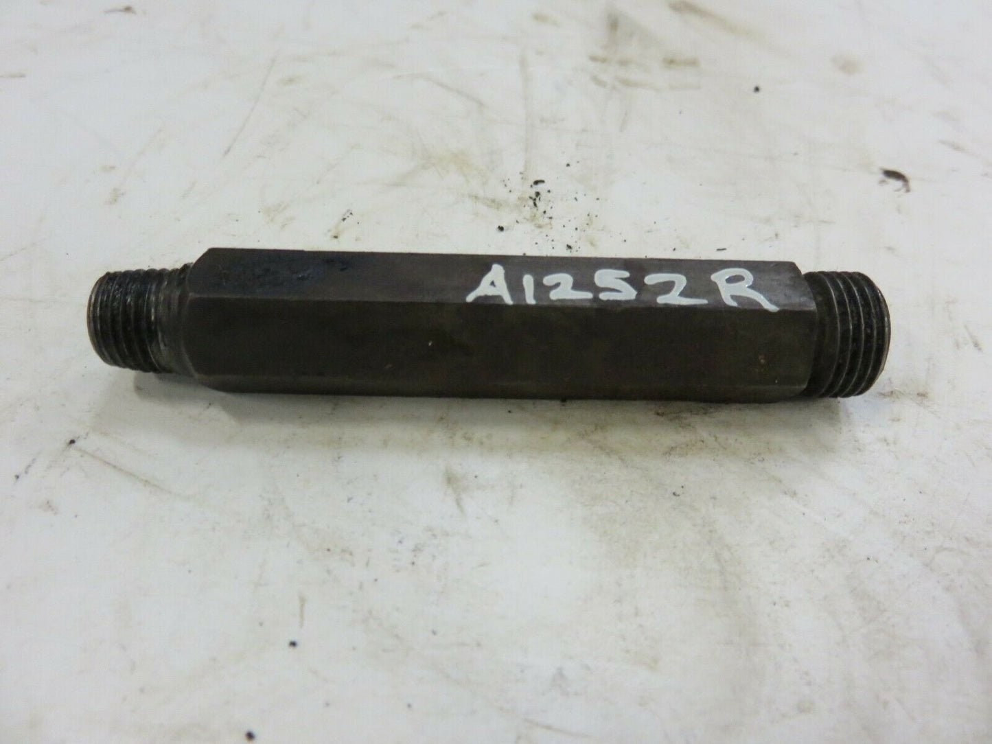 A1252R John Deere Oil Pipe To Governor Adapter Fitting For A, AR, AO