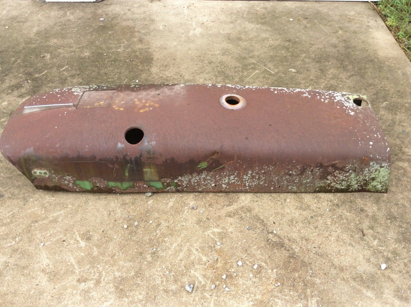 AT14176 John Deere Hood With Hole For Upright Exhaust For Gas 1010