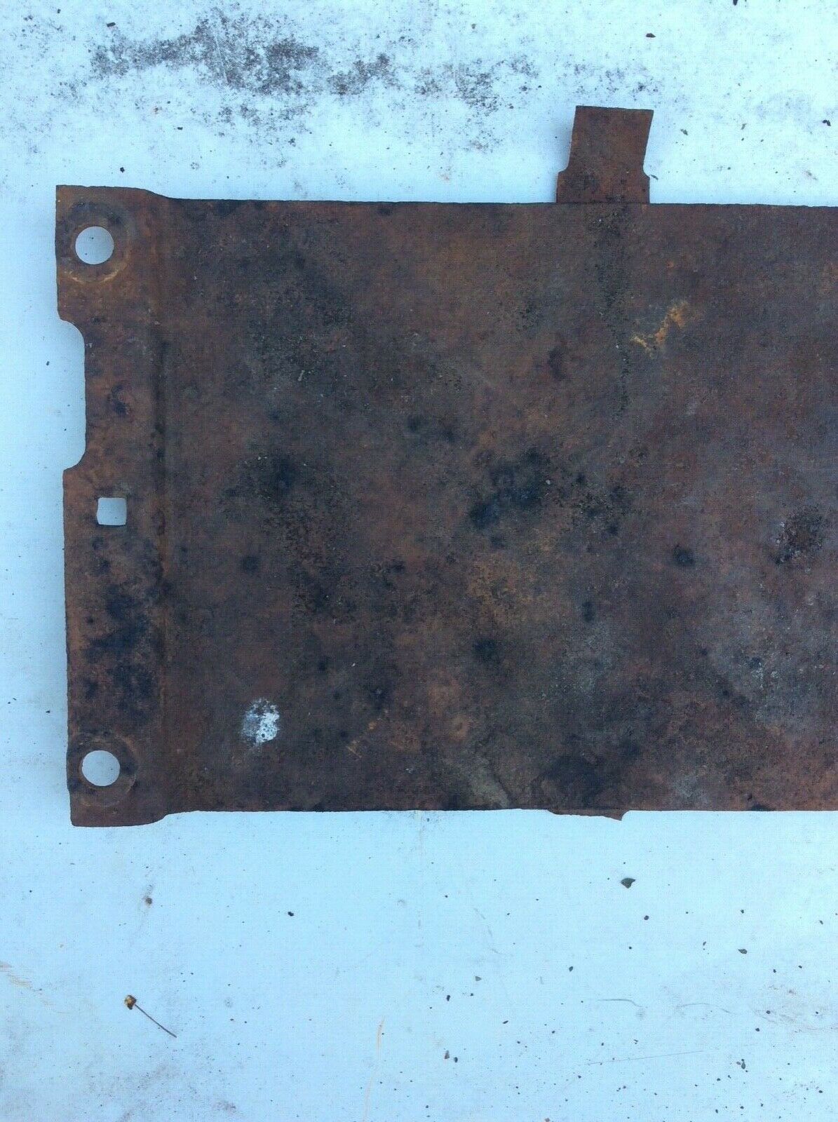 AR1326R John Deere Battery Base Plate For AR, AO, B, R, 60, 80, 820, 830, 840