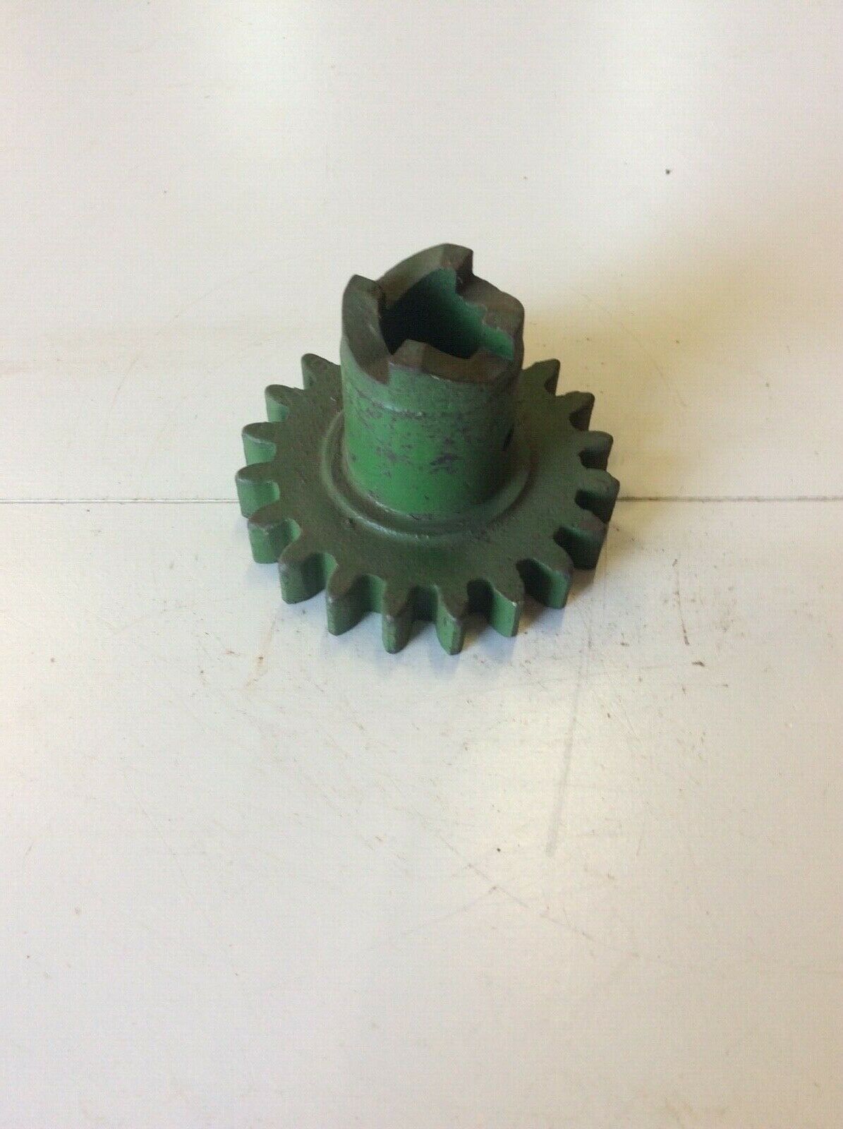 H456M John Deere NOS Feed Shaft Gear With 20 Teeth For Number 7 Fertilizer Distributor