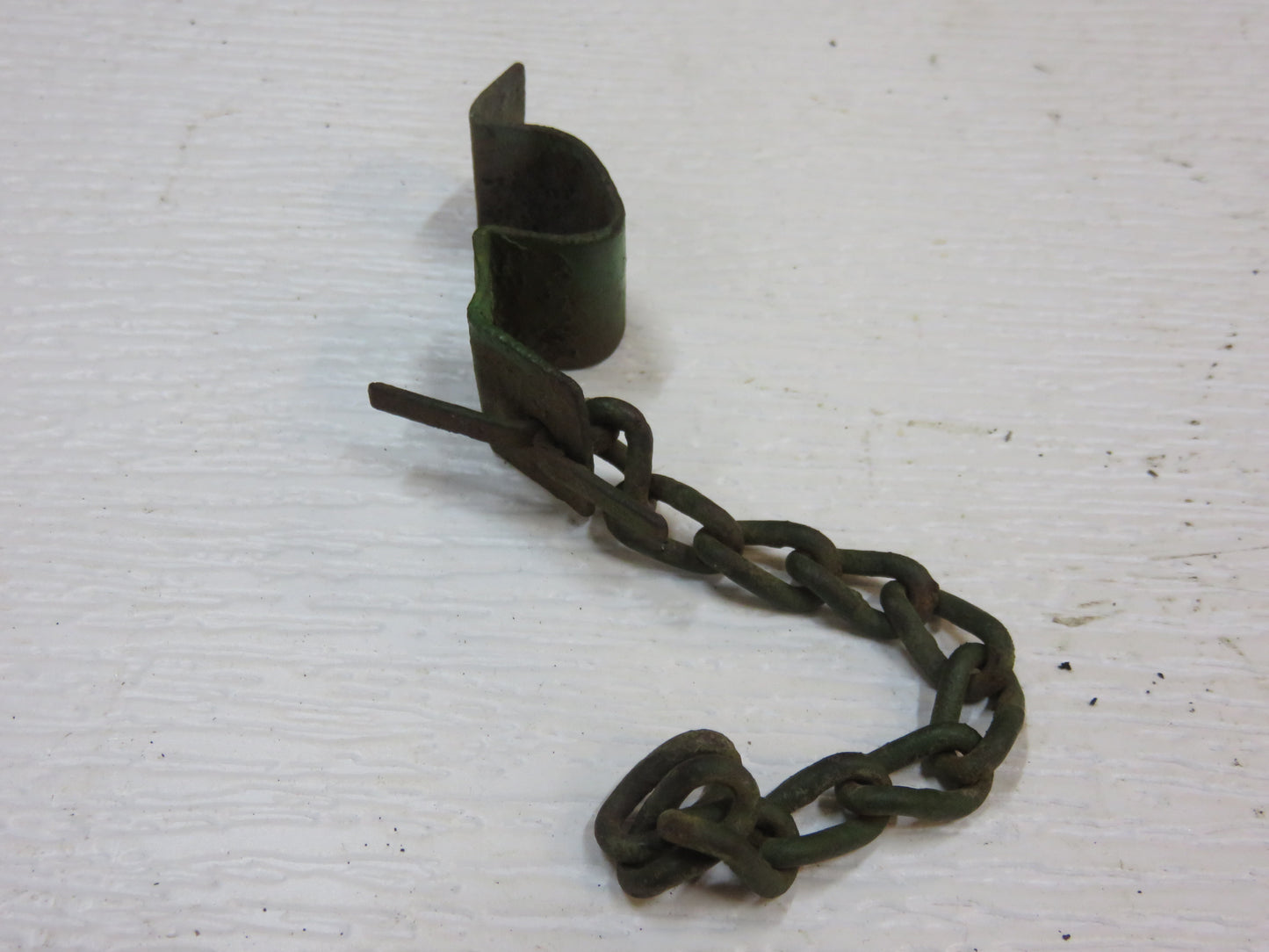 M2011T John Deere Clip And Chain For Left Inner Lift Arm For 40, 320, 330, 420, 430, 1010