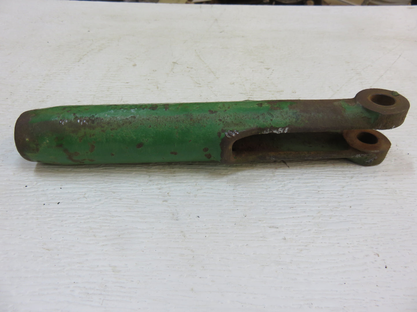 M1697T, M2653T John Deere 3 Point Lower Lift Link Yoke For 40, 320, 420, 330, 430, 435, 440