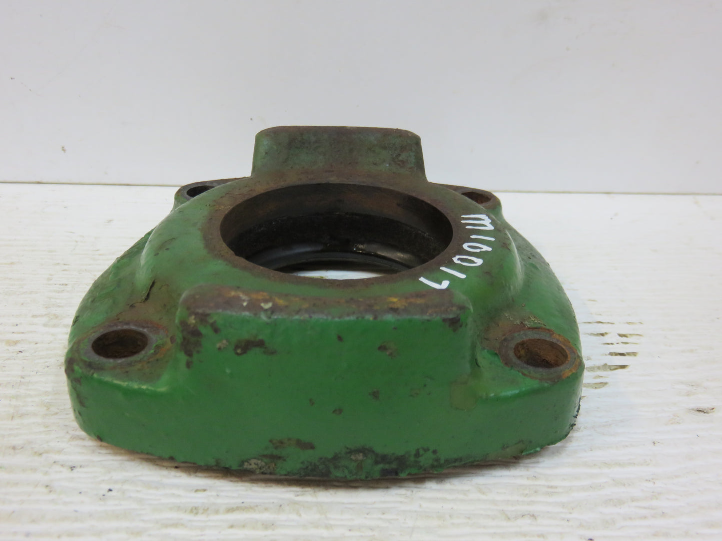 M1001T, AM972T John Deere Axle Bearing Quill For MT, 40, 420, 430, 435, 1010