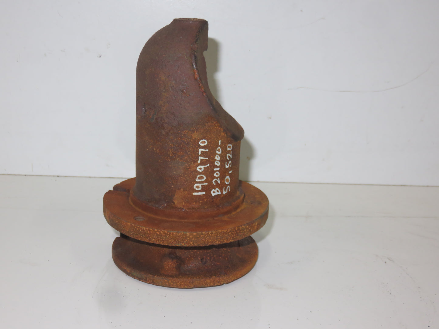 1909770 John Deere Starter Nose Cone For B, 50, 520