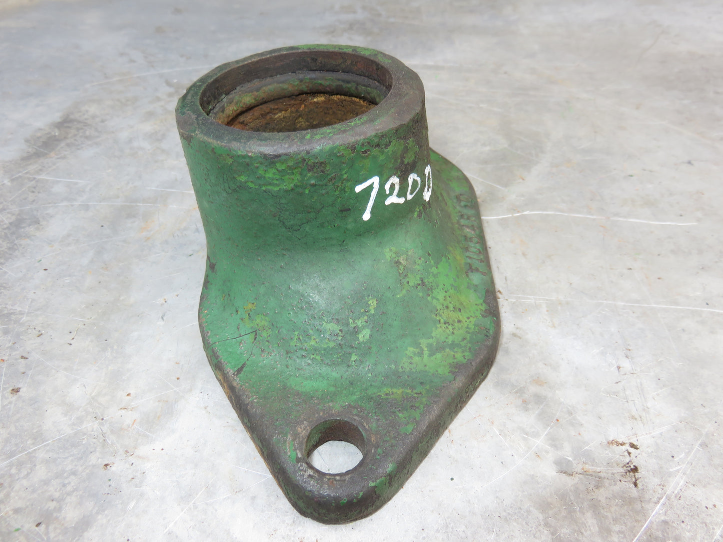 F1054R John Deere Cylinder Head Water Inlet For G, 70, 720, 730